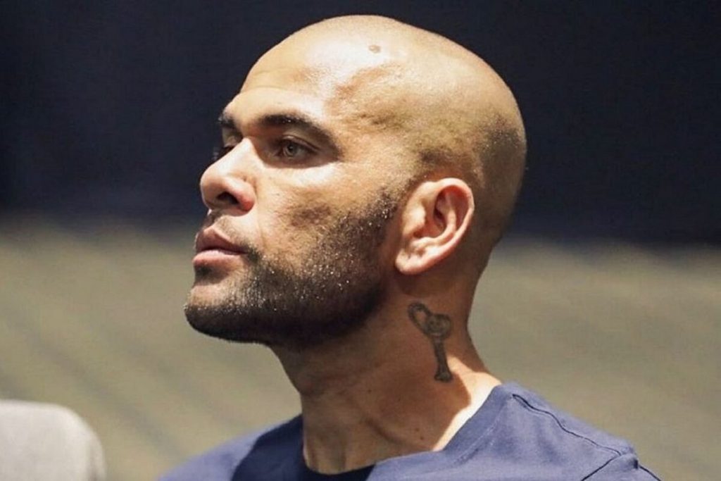 Daniel Alves alega estar sem dinheiro e defesa tenta novo recurso para libertá-lo