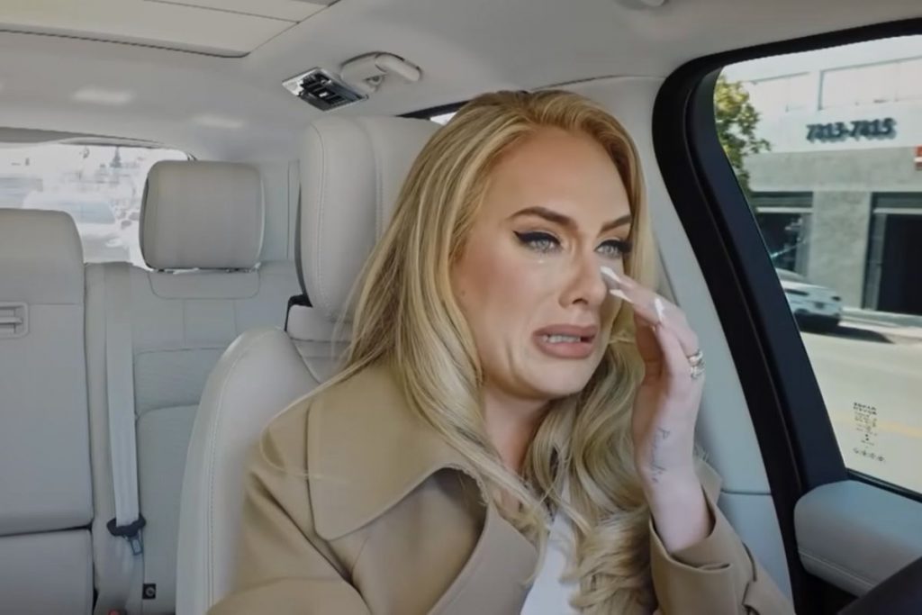 Adele chora ao contar detalhes do divórcio no ‘ Carpool Karaoke’