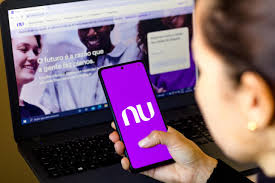 Saldo da conta do Nubank 'some' do app e clientes reclamam nas redes sociais