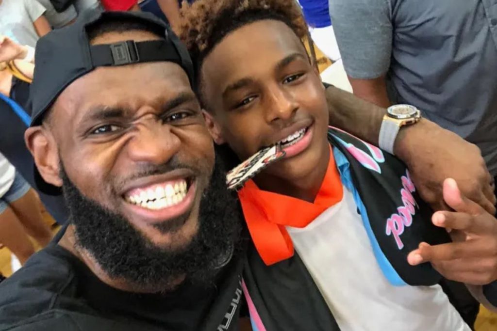 Filho de LeBron James ‘passa bem’ após parada cardíaca em treino