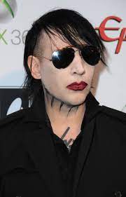 Marilyn Manson termina serviço comunitário