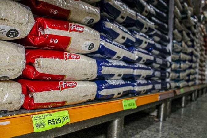 Após suspeitas de irregularidades, governo anula leilão para compra de arroz importado