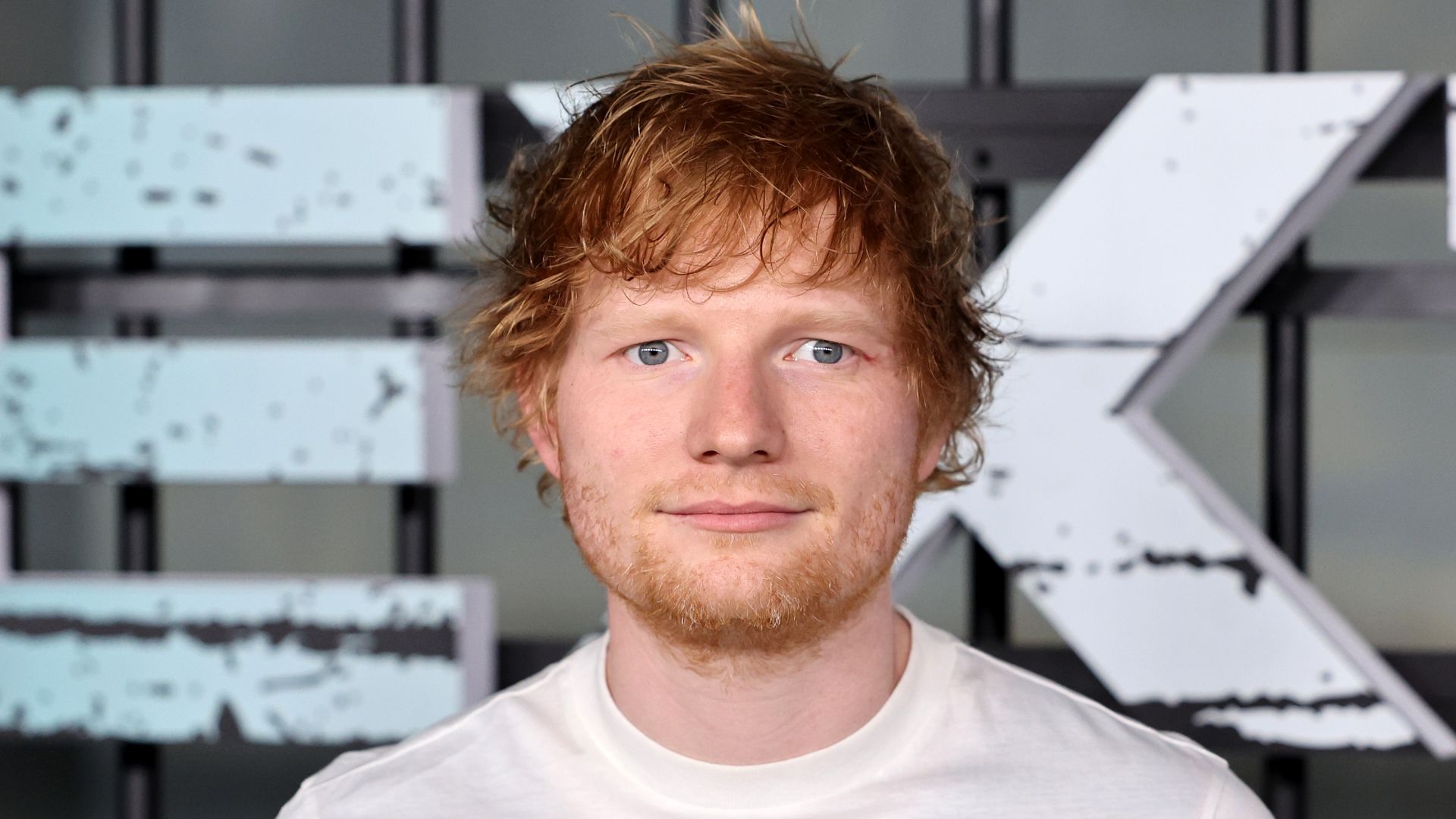 Ed Sheeran surpreende com vida sem celular: ‘Uso apenas e-mail’