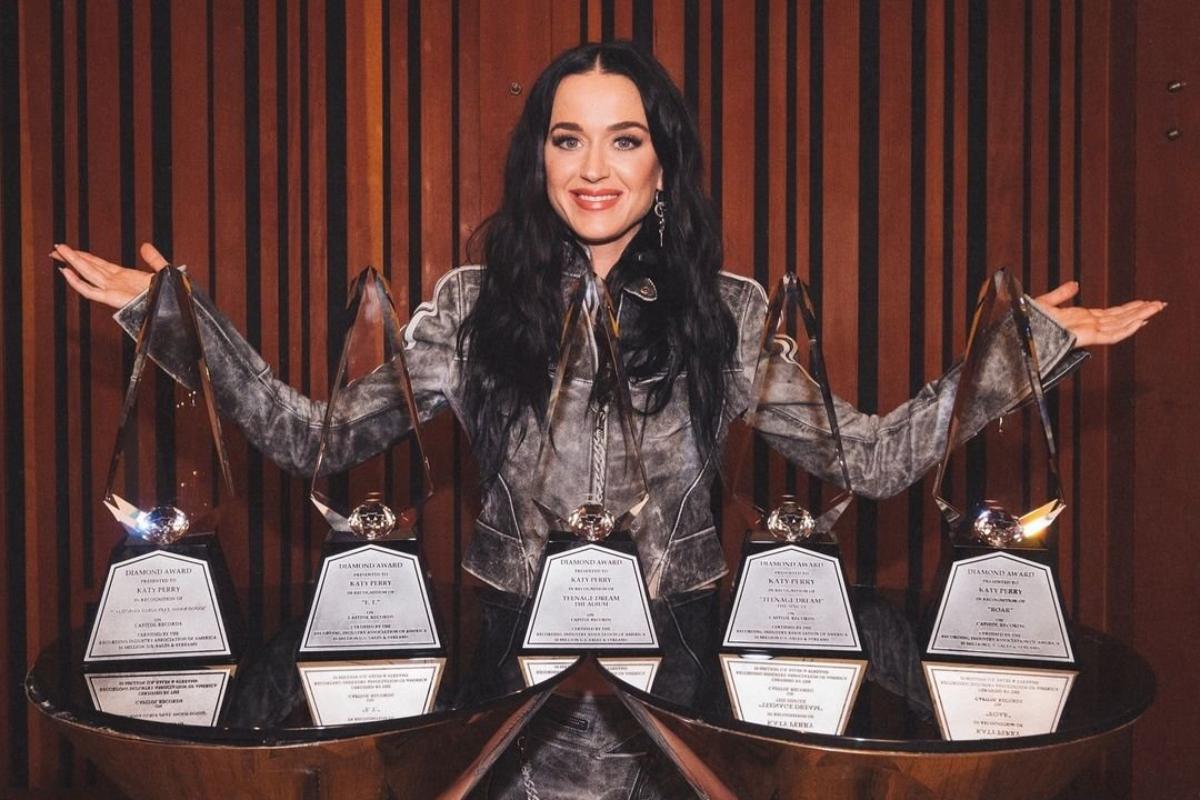 Katy Perry bate recorde histórico à véspera de novo single