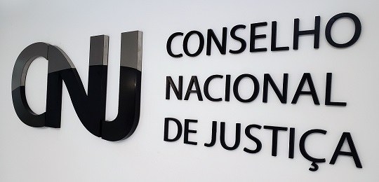 CNJ afasta desembargador após ele dizer que 'mulheres estão loucas atrás dos homens'  